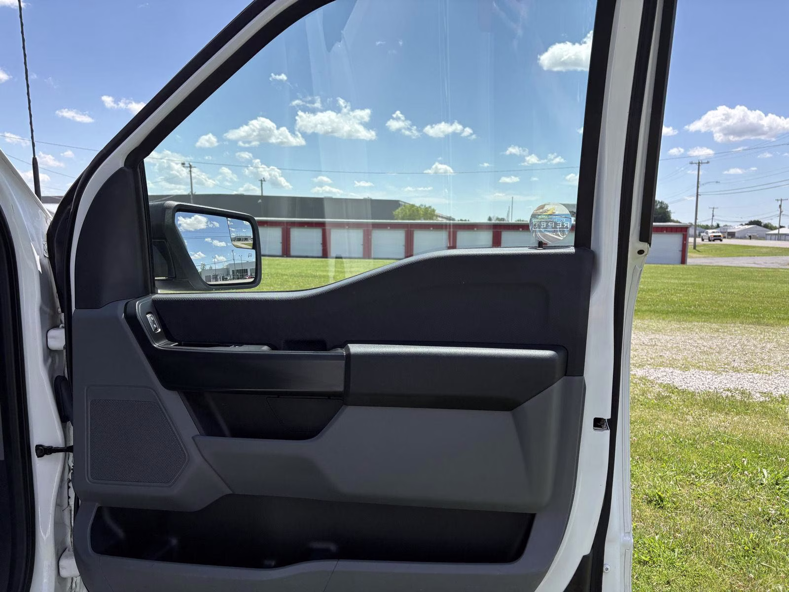 2022 Oxford White Ford F-150 XL 4X4 Truck