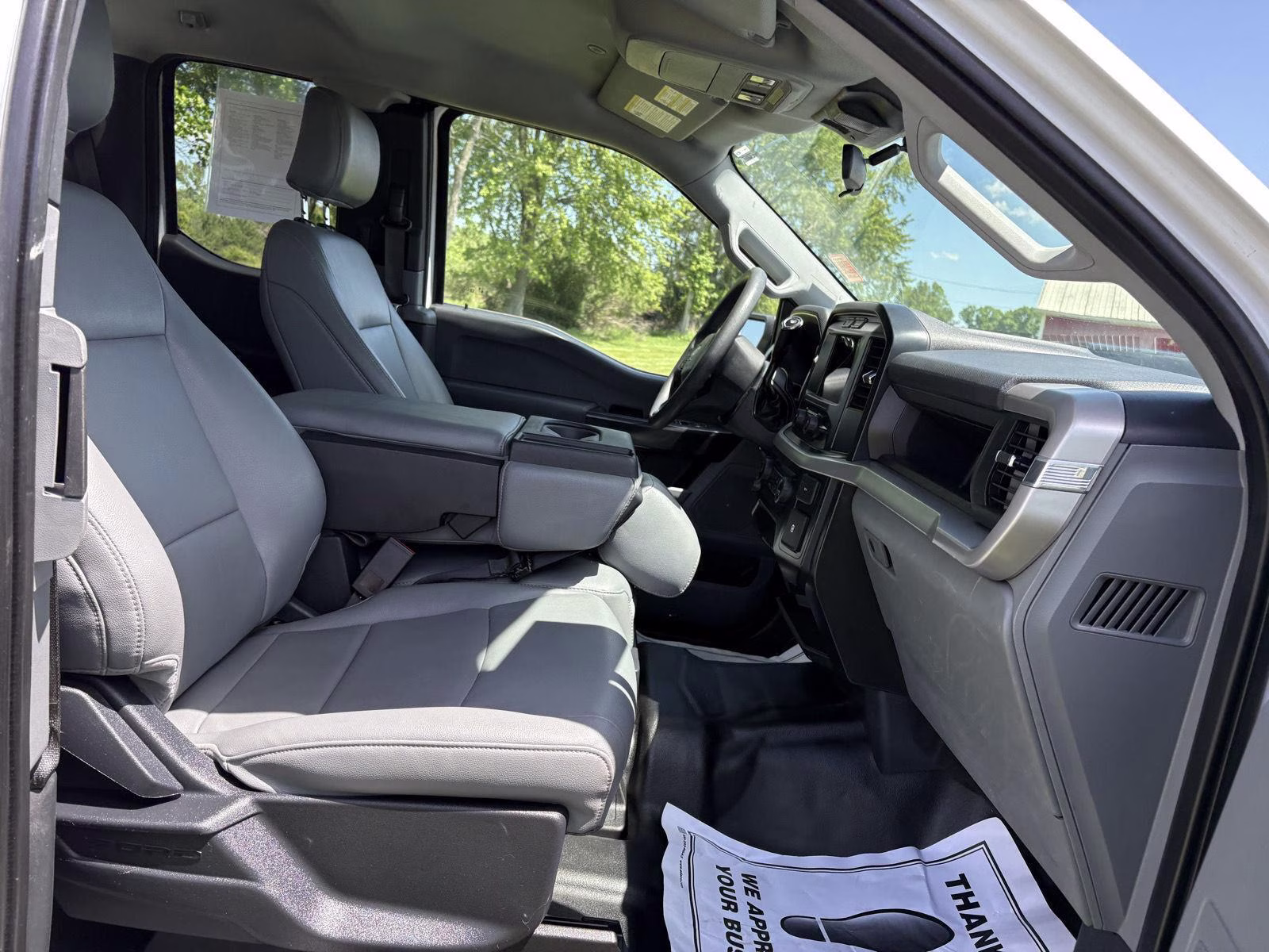 2022 Oxford White Ford F-150 XL 4X4 Truck