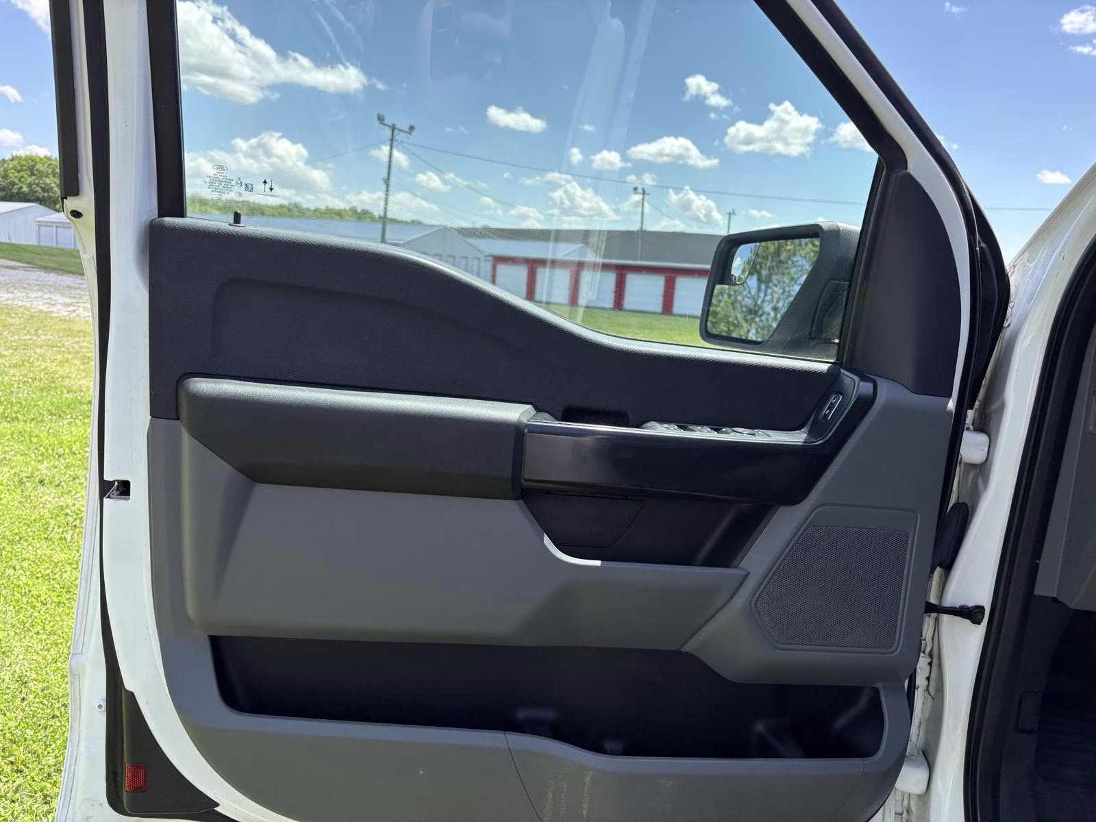 2022 Oxford White Ford F-150 XL 4X4 Truck
