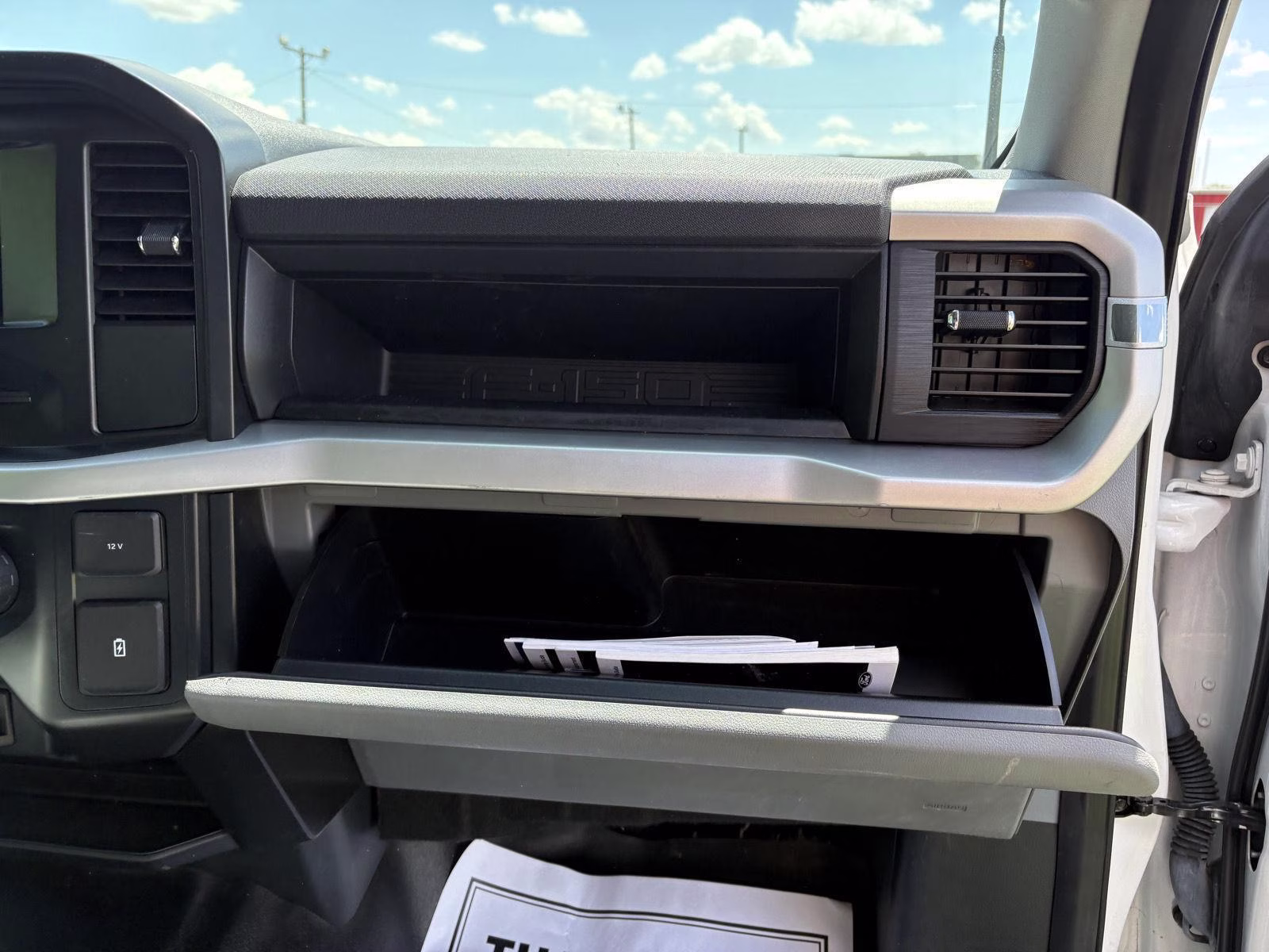 2022 Oxford White Ford F-150 XL 4X4 Truck
