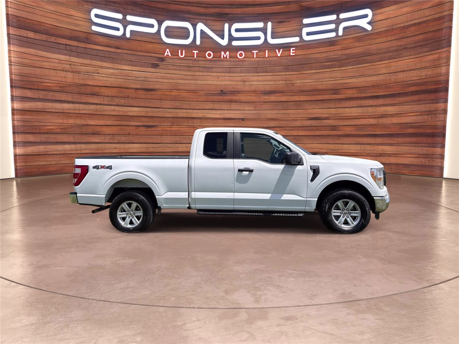 2022 Oxford White Ford F-150 XL 4X4 Truck