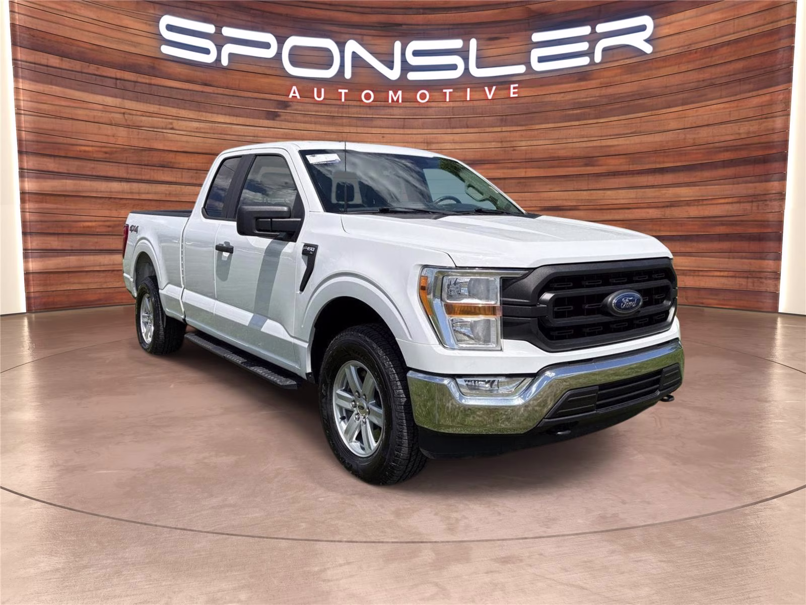 2022 Oxford White Ford F-150 XL 4X4 Truck