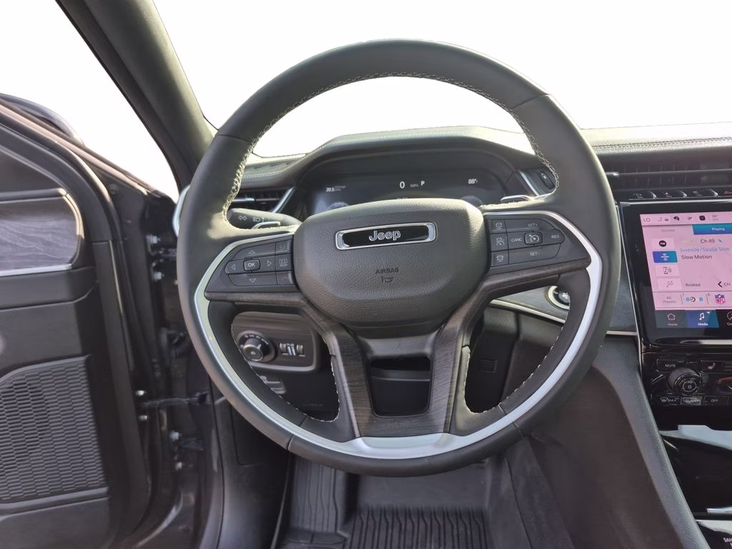 2025 Baltic Gray Metallic Clearcoat Jeep Grand Cherokee L Limited 4X4 SUV