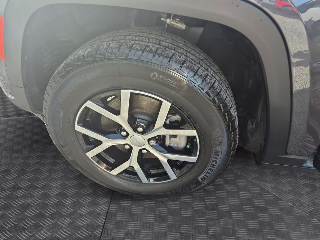 2025 Baltic Gray Metallic Clearcoat Jeep Grand Cherokee L Limited 4X4 SUV