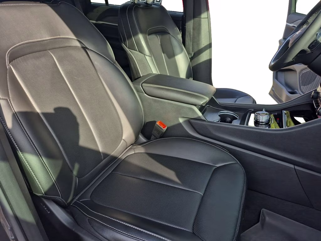 2025 Baltic Gray Metallic Clearcoat Jeep Grand Cherokee L Limited 4X4 SUV