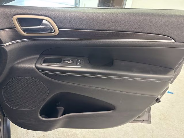 2014 Granite Crystal Metallic Clearcoat Jeep Grand Cherokee Limited 4X4 SUV