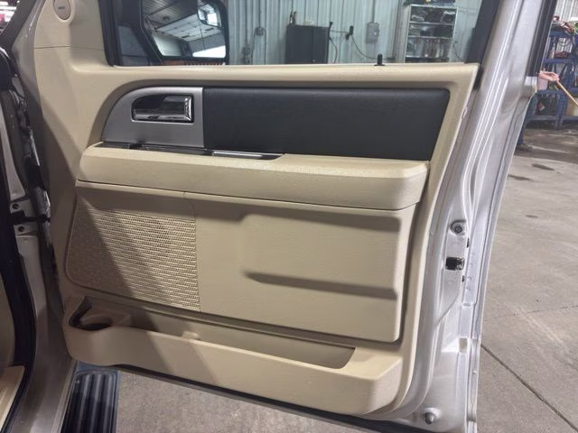 2017 White Gold Ford Expedition EL XLT 4X4 SUV