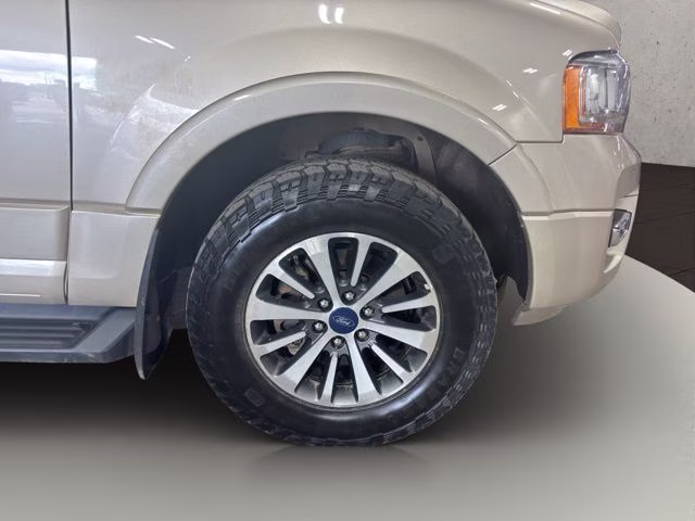 2017 White Gold Ford Expedition EL XLT 4X4 SUV