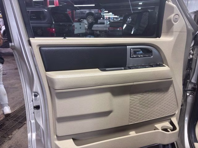 2017 White Gold Ford Expedition EL XLT 4X4 SUV