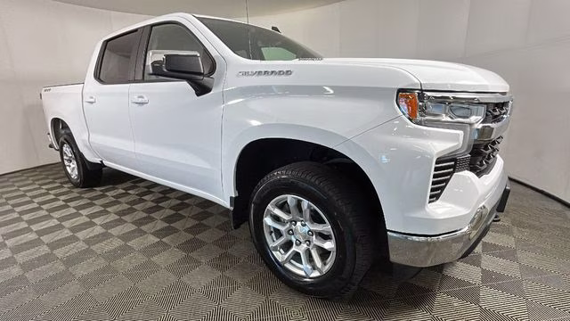 2025 Summit White Chevrolet Silverado 1500 LT 4X4 Truck