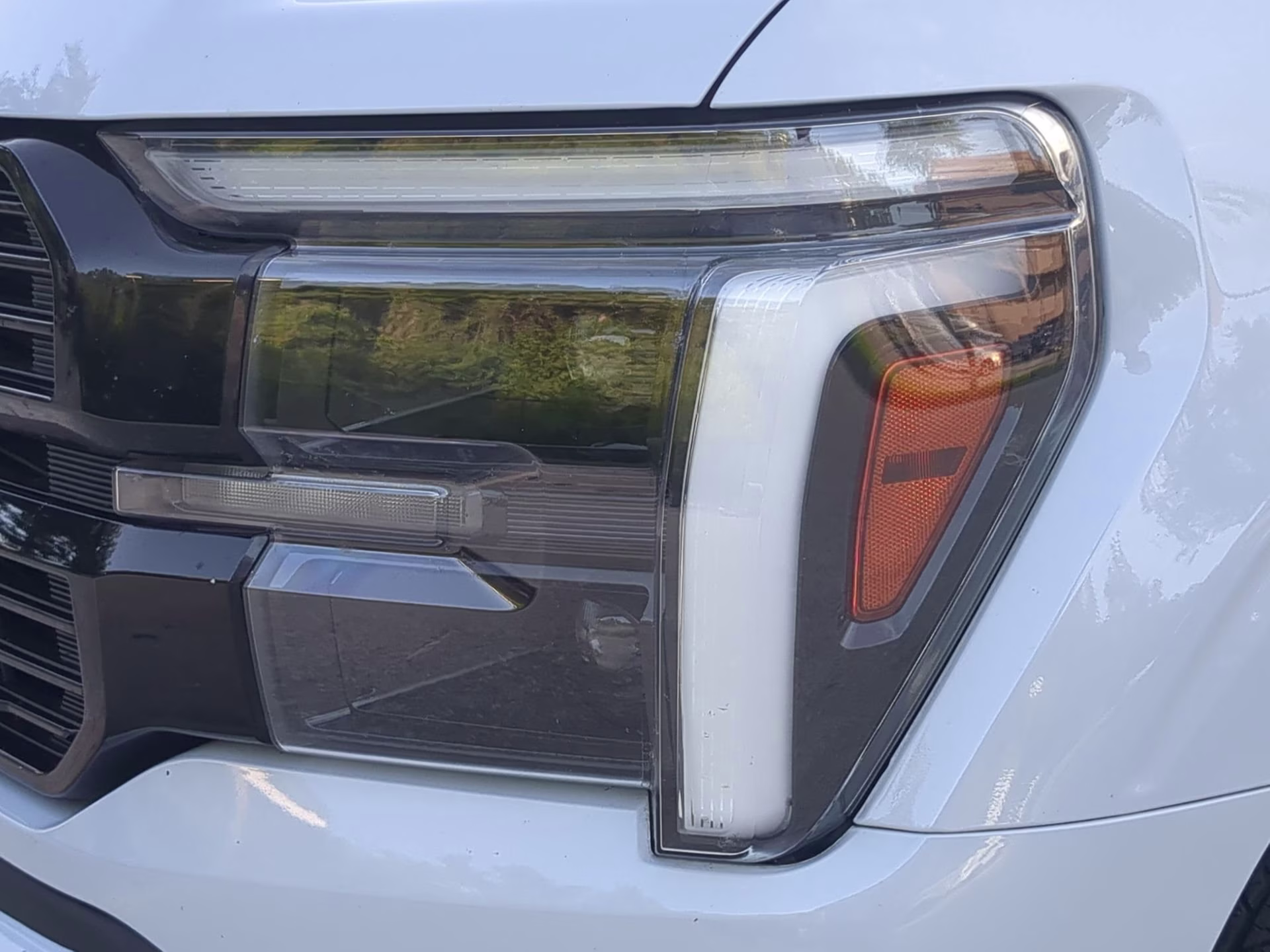 2025 Space White Metallic Ford F-150 Platinum Crew Cab Pickup 4X4 Truck