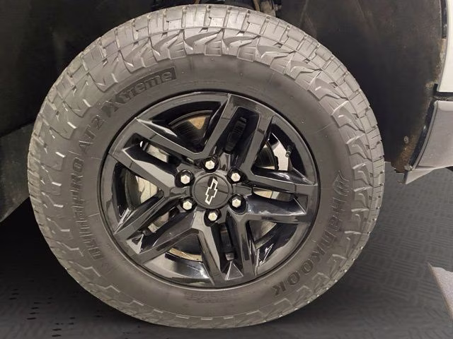 2024 Sterling Gray Metallic Chevrolet Silverado 1500 LT Trail Boss 4X4 Truck