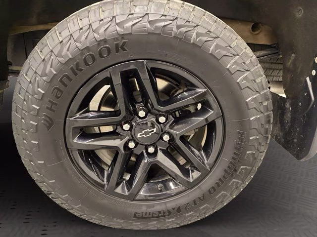 2024 Sterling Gray Metallic Chevrolet Silverado 1500 LT Trail Boss 4X4 Truck