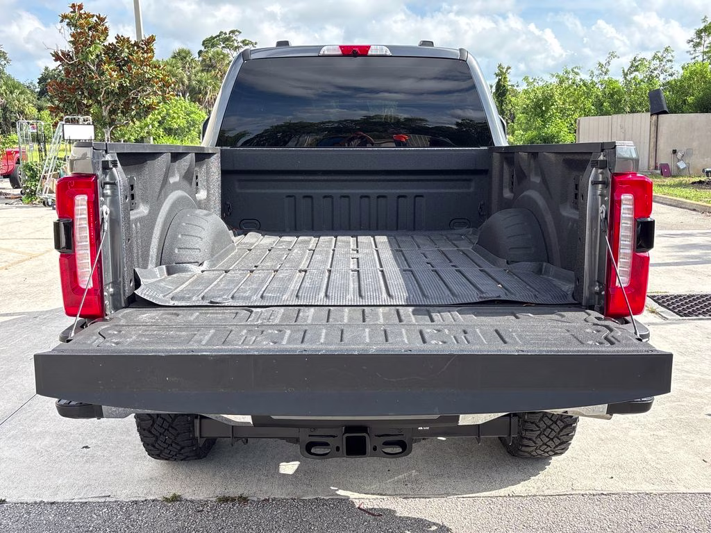 2025 Gray Metallic Ford Super Duty F-250 SRW Lariat 4X4 Truck
