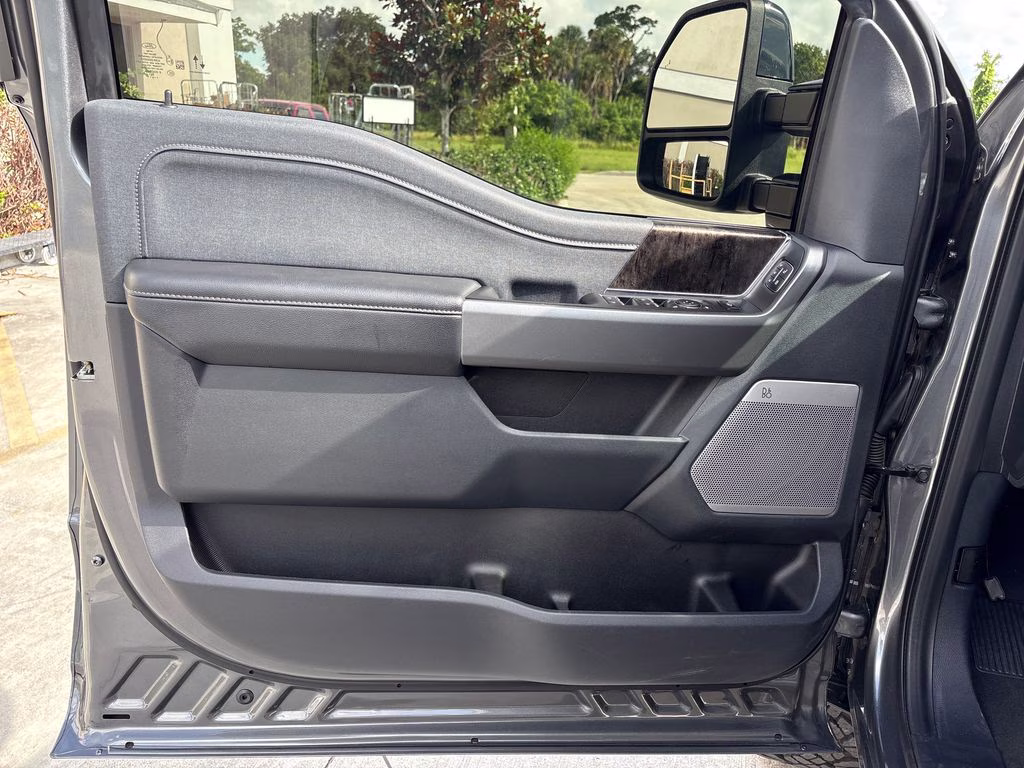2025 Gray Metallic Ford Super Duty F-250 SRW Lariat 4X4 Truck