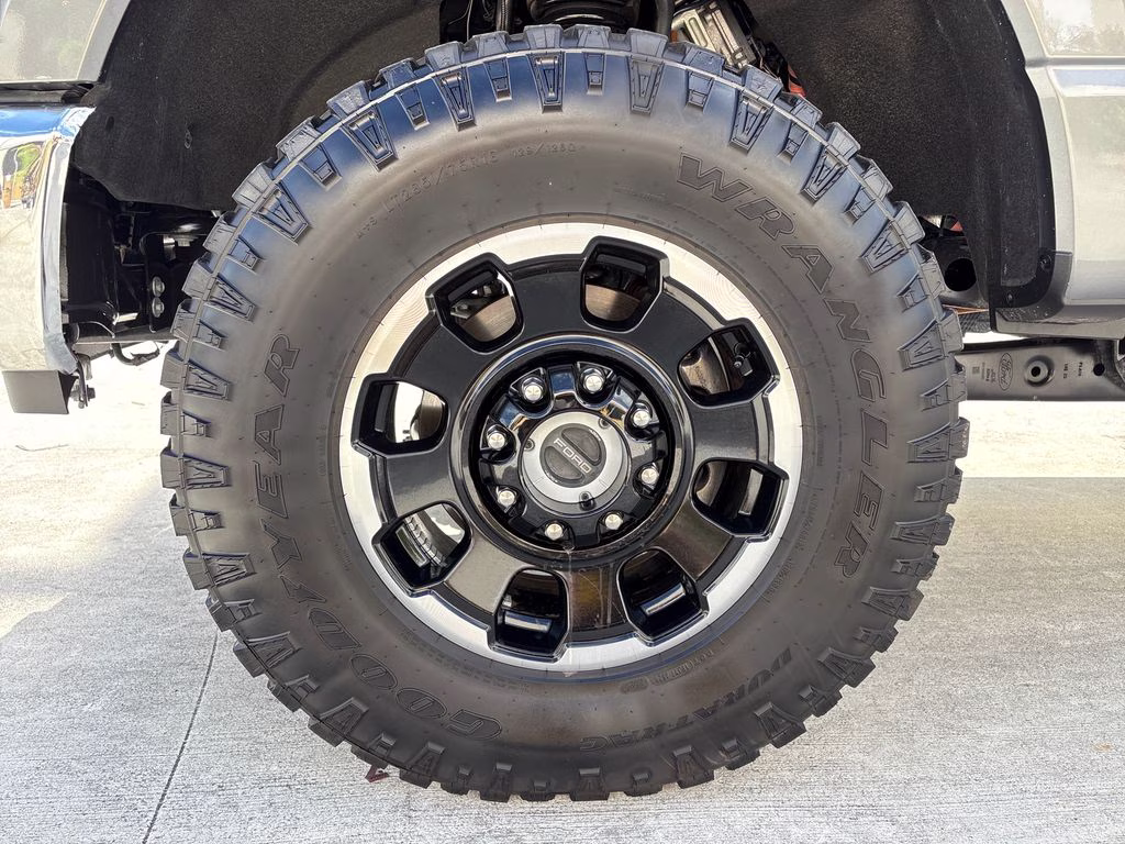 2025 Gray Metallic Ford Super Duty F-250 SRW Lariat 4X4 Truck