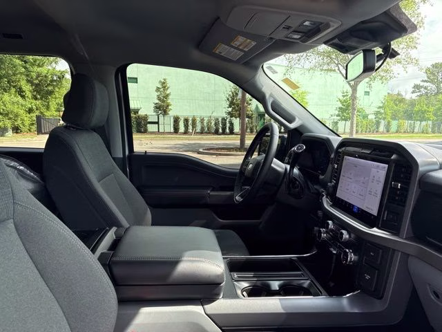 2025 White Metallic Ford F-150 XLT 4X4 Truck