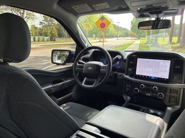 2025 White Metallic Ford F-150 XLT 4X4 Truck