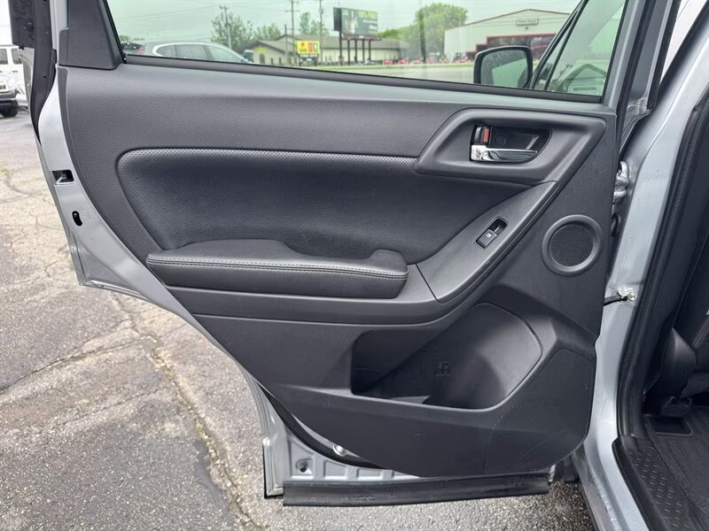 2018 Ice Silver Metallic Subaru Forester 2.5i Limited AWD Crossover