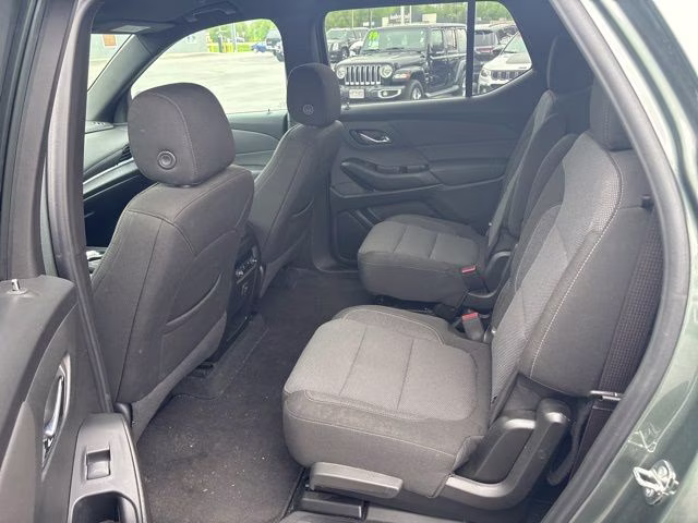 2023 Silver Sage Metallic Chevrolet Traverse LT AWD SUV