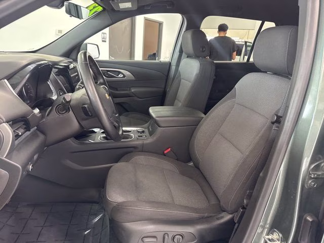 2023 Silver Sage Metallic Chevrolet Traverse LT AWD SUV