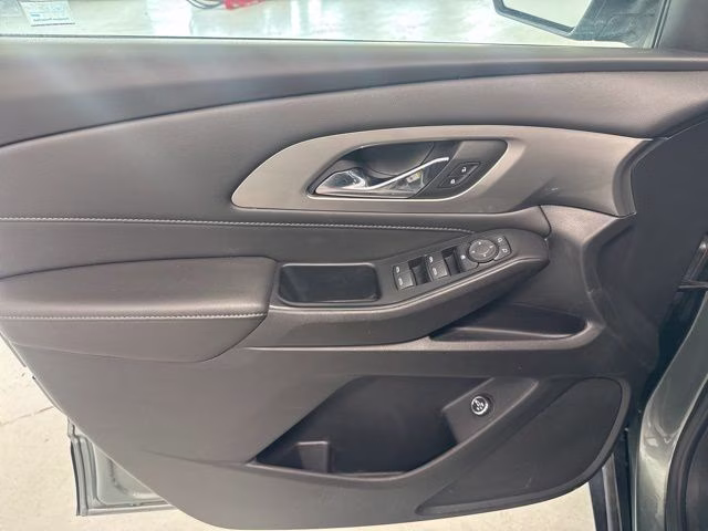 2023 Silver Sage Metallic Chevrolet Traverse LT AWD SUV