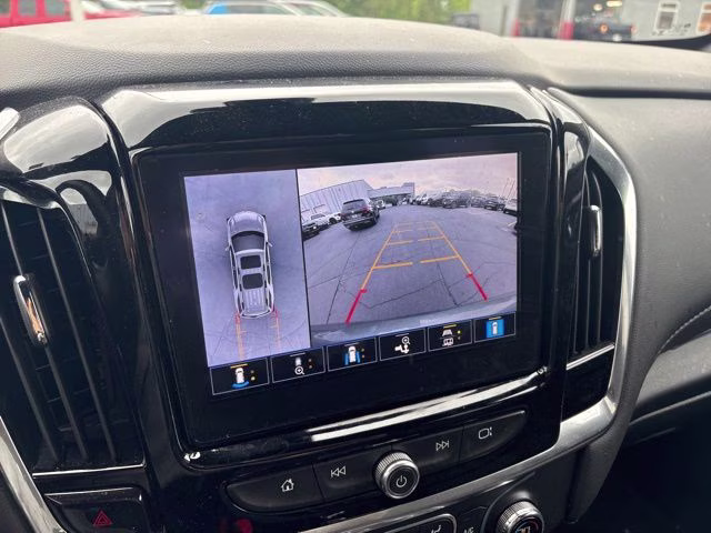 2023 Silver Sage Metallic Chevrolet Traverse LT AWD SUV