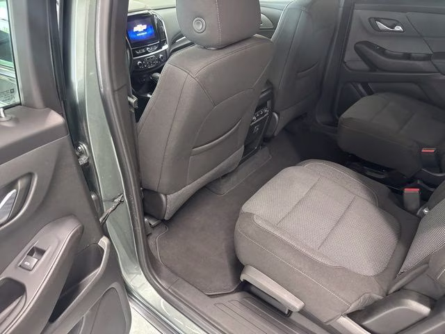 2023 Silver Sage Metallic Chevrolet Traverse LT AWD SUV