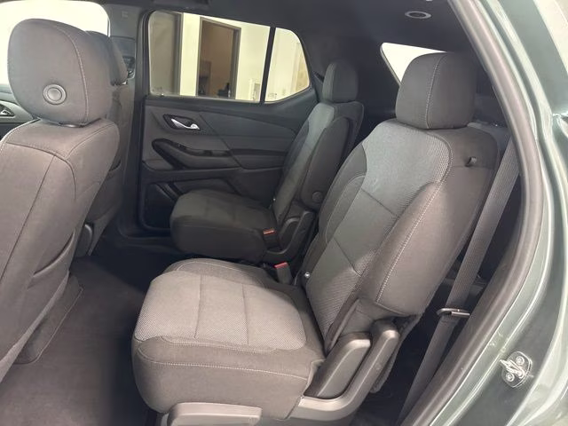 2023 Silver Sage Metallic Chevrolet Traverse LT AWD SUV
