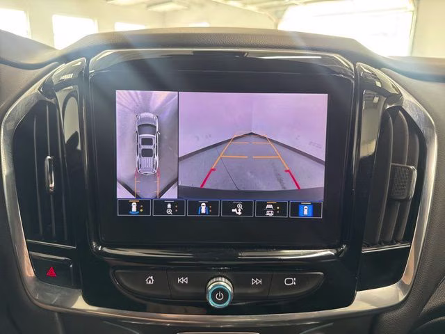 2023 Silver Sage Metallic Chevrolet Traverse LT AWD SUV