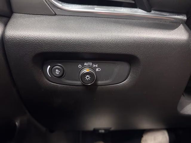 2023 Silver Sage Metallic Chevrolet Traverse LT AWD SUV