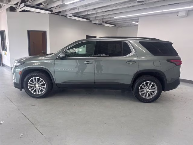 2023 Silver Sage Metallic Chevrolet Traverse LT AWD SUV
