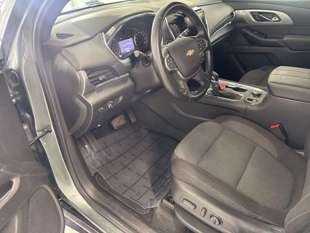 2023 Silver Sage Metallic Chevrolet Traverse LT AWD SUV