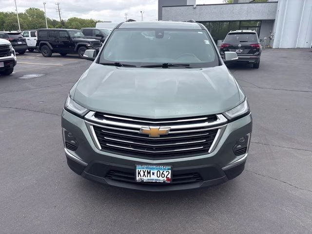 2023 Silver Sage Metallic Chevrolet Traverse LT AWD SUV