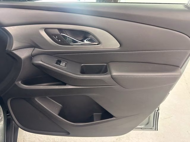 2023 Silver Sage Metallic Chevrolet Traverse LT AWD SUV