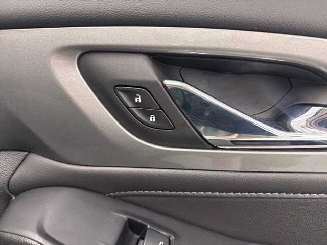 2023 Silver Sage Metallic Chevrolet Traverse LT AWD SUV