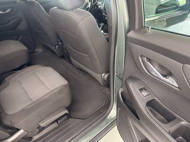2023 Silver Sage Metallic Chevrolet Traverse LT AWD SUV