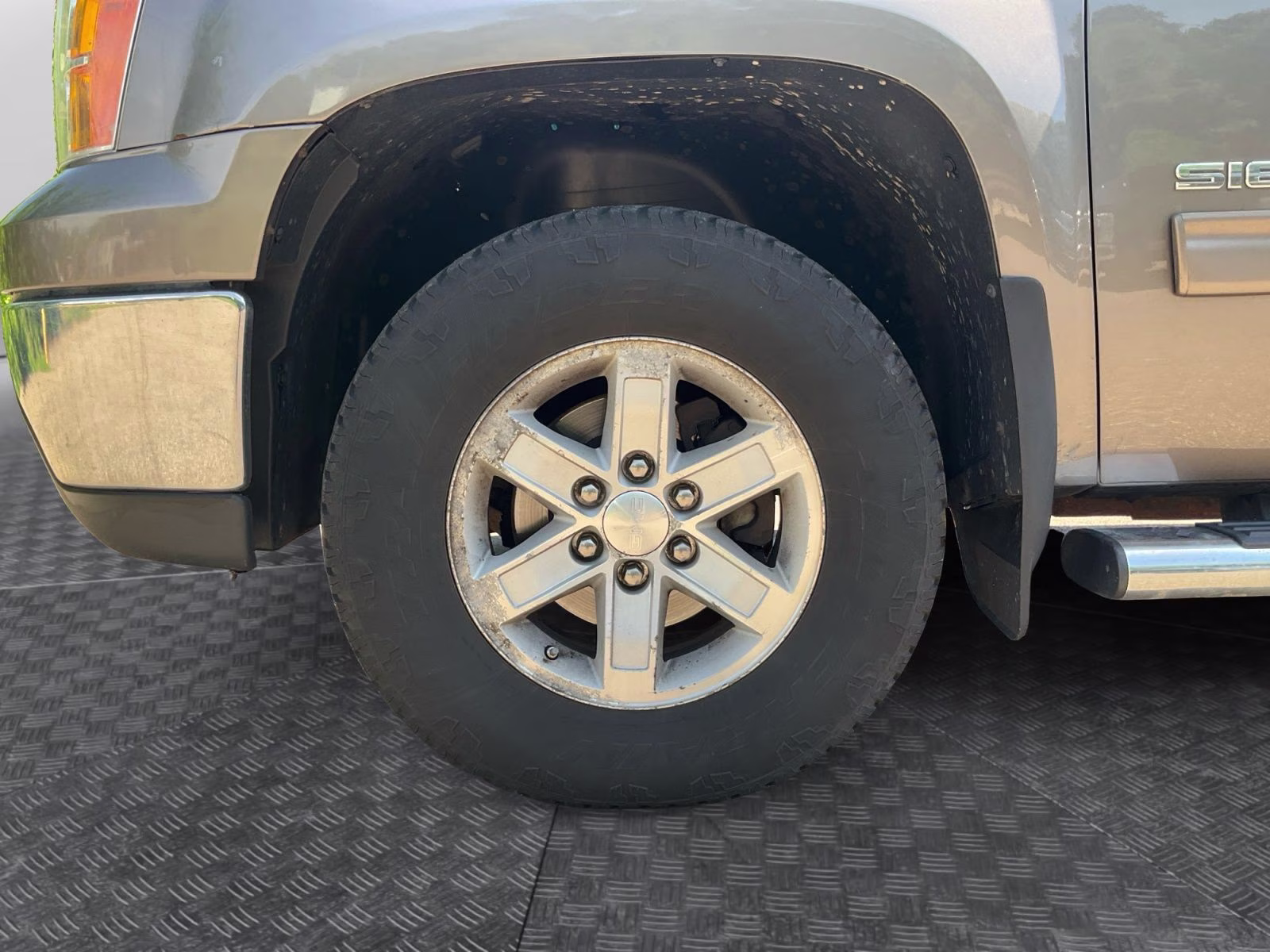2013 Mocha Steel Metallic GMC Sierra 1500 SLE 4X4 Truck