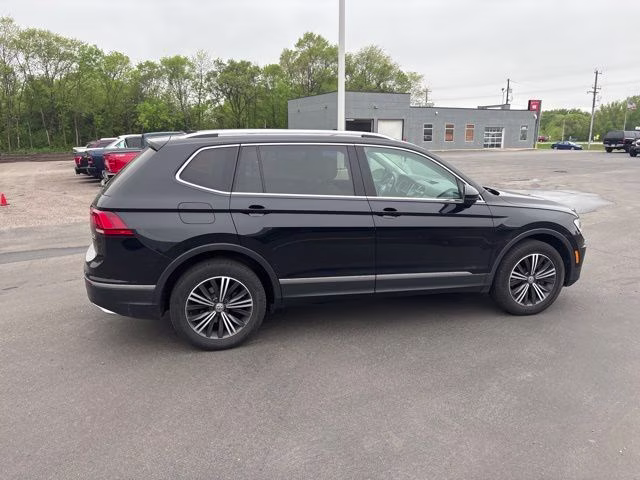 2018 Deep Black Pearl Metallic Volkswagen Tiguan 2.0T SEL AWD SUV
