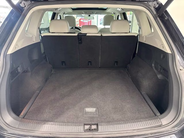 2018 Deep Black Pearl Metallic Volkswagen Tiguan 2.0T SEL AWD SUV