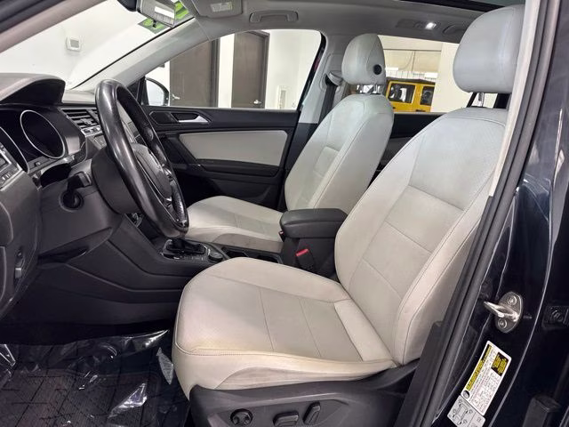 2018 Deep Black Pearl Metallic Volkswagen Tiguan 2.0T SEL AWD SUV