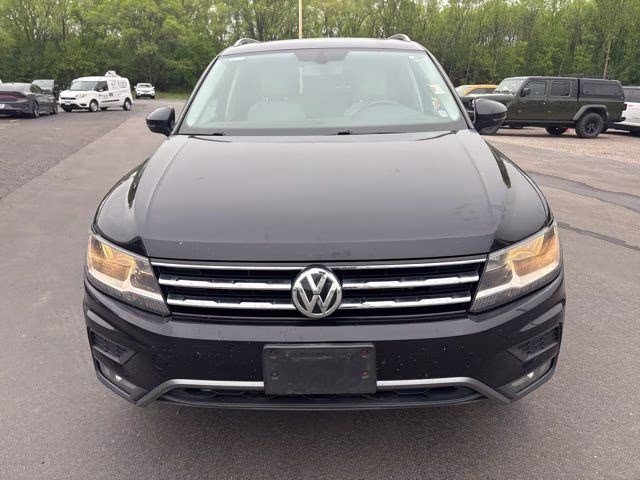 2018 Deep Black Pearl Metallic Volkswagen Tiguan 2.0T SEL AWD SUV