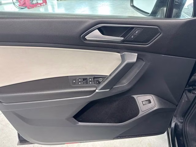2018 Deep Black Pearl Metallic Volkswagen Tiguan 2.0T SEL AWD SUV