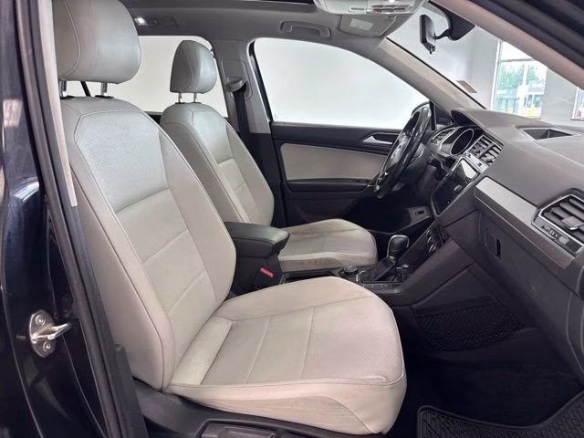 2018 Deep Black Pearl Metallic Volkswagen Tiguan 2.0T SEL AWD SUV