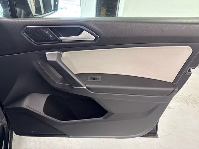 2018 Deep Black Pearl Metallic Volkswagen Tiguan 2.0T SEL AWD SUV