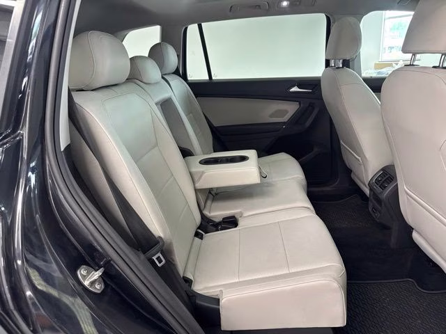 2018 Deep Black Pearl Metallic Volkswagen Tiguan 2.0T SEL AWD SUV