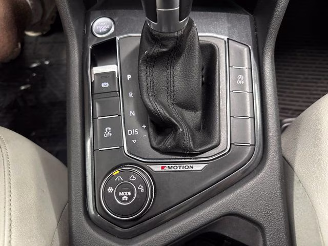 2018 Deep Black Pearl Metallic Volkswagen Tiguan 2.0T SEL AWD SUV