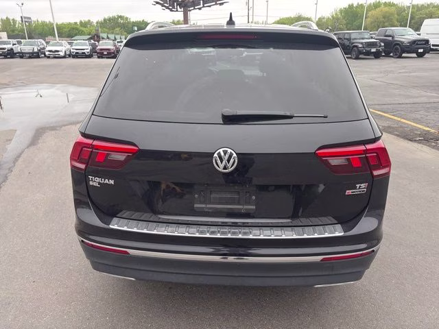 2018 Deep Black Pearl Metallic Volkswagen Tiguan 2.0T SEL AWD SUV