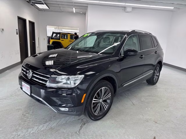 2018 Deep Black Pearl Metallic Volkswagen Tiguan 2.0T SEL AWD SUV