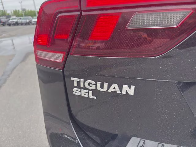 2018 Deep Black Pearl Metallic Volkswagen Tiguan 2.0T SEL AWD SUV
